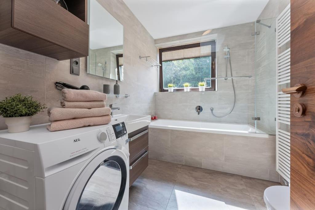 Adelka 104, Private Wellness - Whirlpool, Sauna, Parking דירה