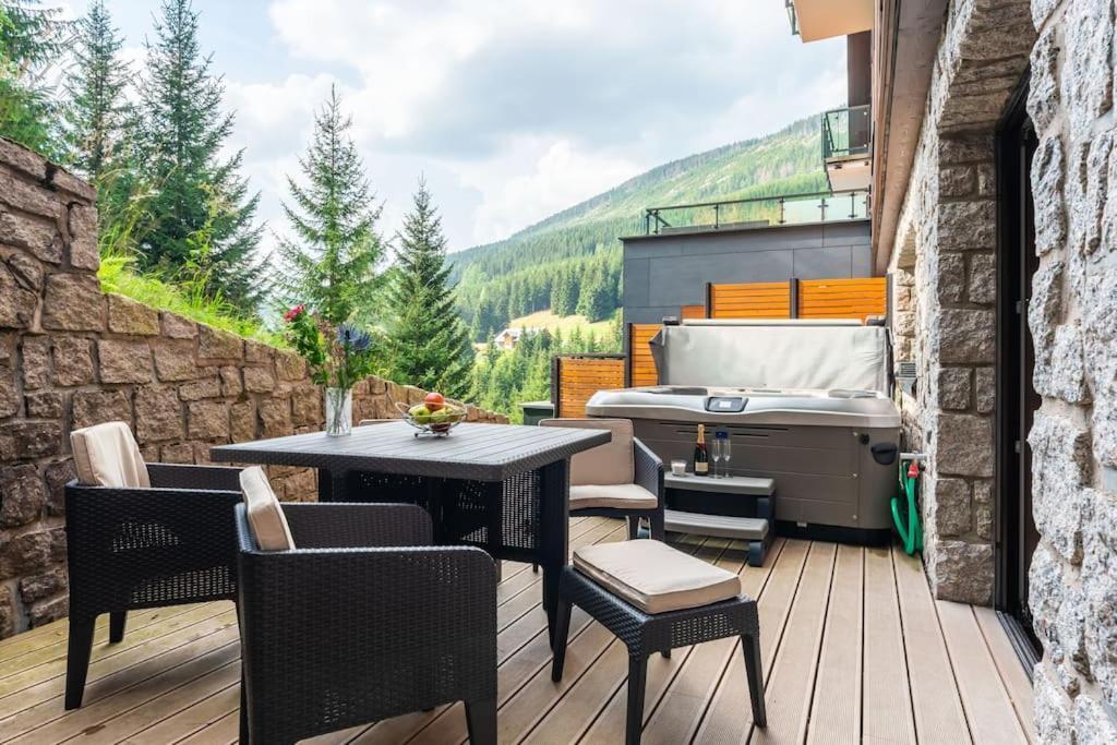 Adelka 104, Private Wellness - Whirlpool, Sauna, Parking Appartement