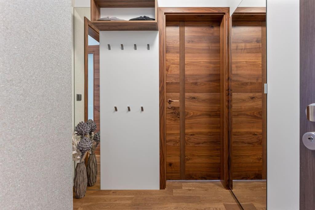 Adelka 104, Private Wellness - Whirlpool, Sauna, Parking דירה *
